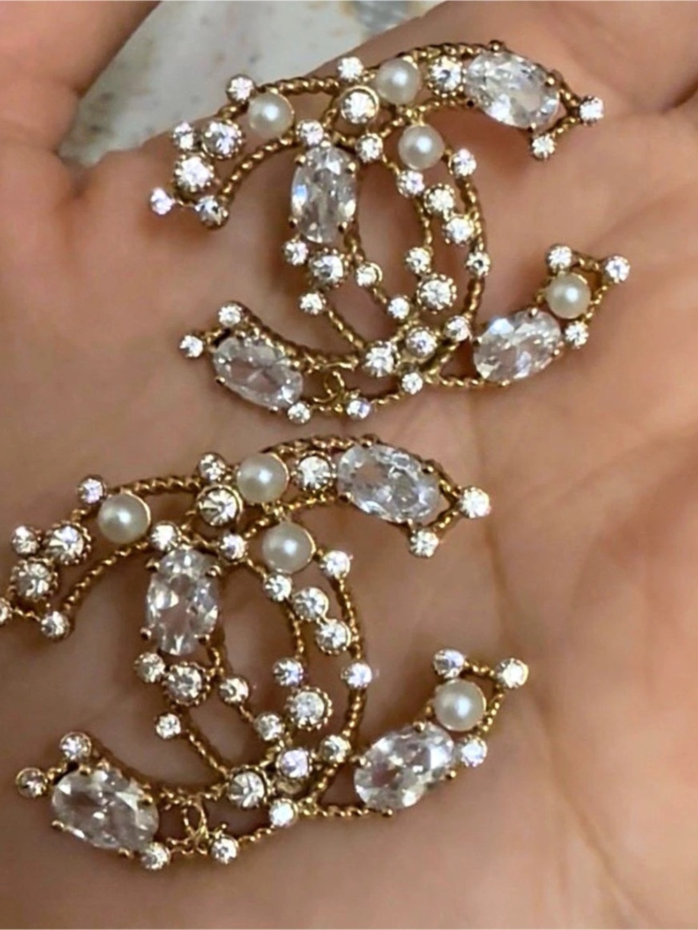 Gold Tone Pearl Rhinestone
Statement Stud Earrings